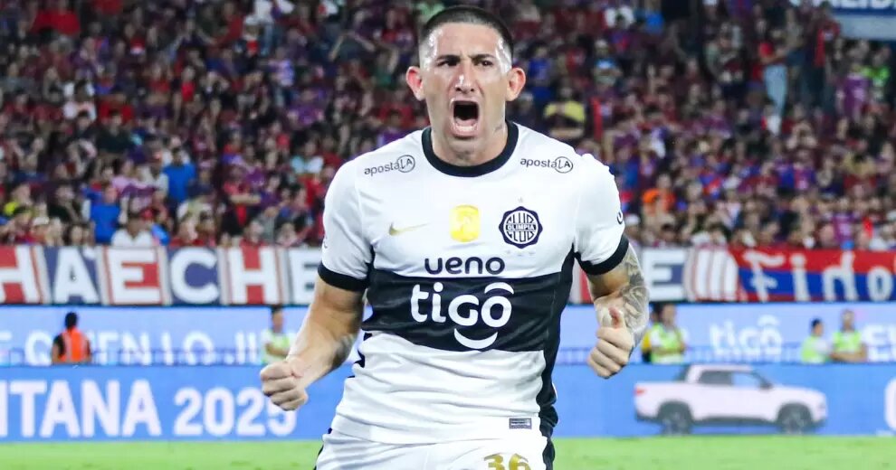Olimpia remonta a Cerro Porteño sobre el final y se pone arriba en Superclásicos de liga