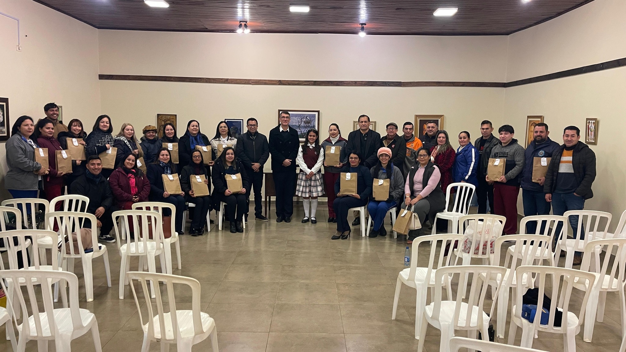 PJC: Entrega de libros locales en celebración del Día del Libro Paraguayo
