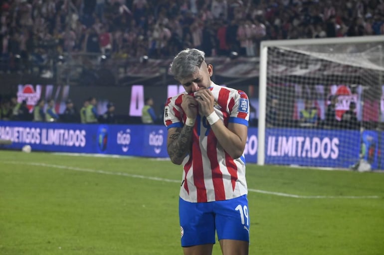 Enciso marcó un penal, se quebró en lágrimas y se lo dedicó a su abuelo – Selección Paraguaya