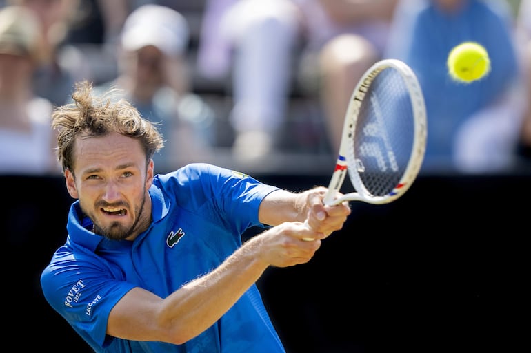 Medvedev irrumpe en Halle con un triunfo – Polideportivo