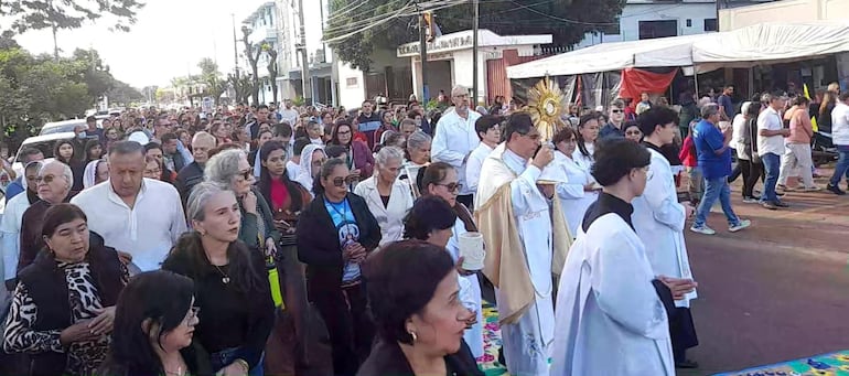 Celebran Corpus Christi con multitudinaria peregrinación en Pedro Juan Caballero