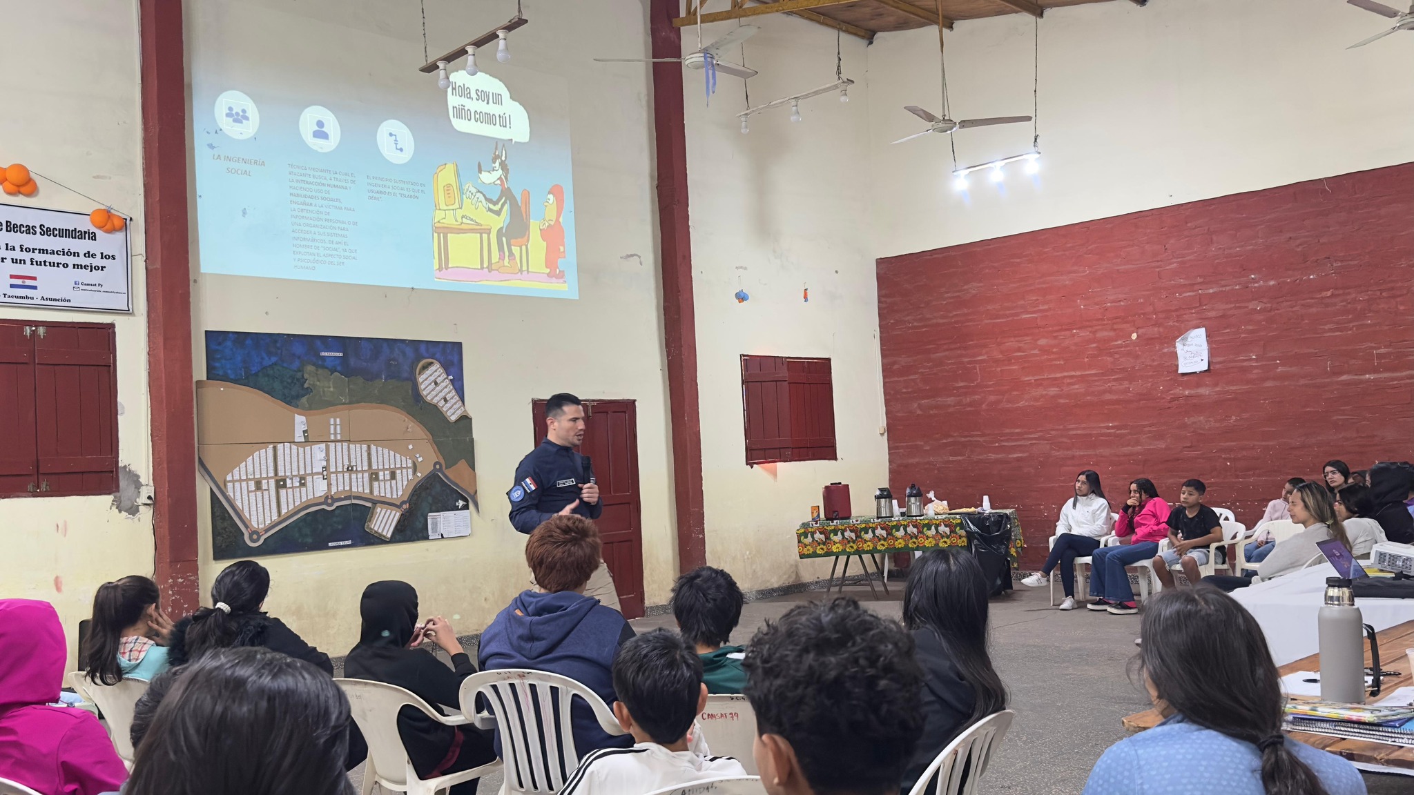 Charla preventiva de INTERPOL en CAMSAT para comunidad segura Charla preventiva de INTERPOL en CAMSAT para comunidad segura