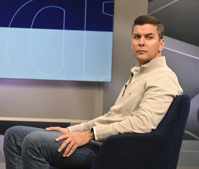 Ciberexperto revela la “impericia” que permitió el hackeo a Santi Peña