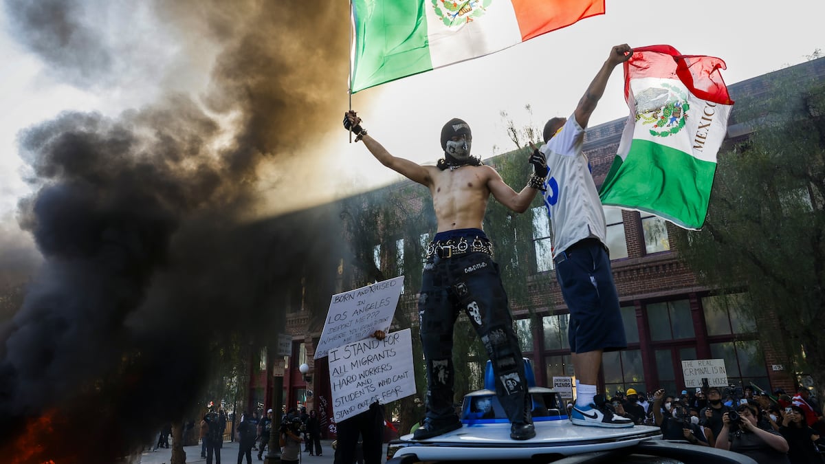 Dentro de las protestas de Los Ángeles: «Vamos a las calles porque nuestros padres han vivido en las sombras toda su vida» | Inmigración en los Estados Unidos Dentro de las protestas de Los Ángeles: «Vamos a las calles porque nuestros padres han vivido en las sombras toda su vida» | Inmigración en los Estados Unidos