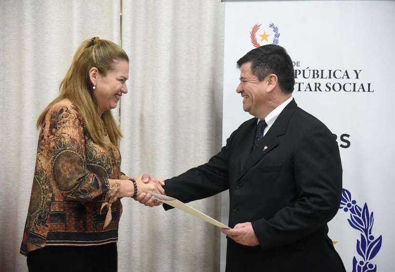 Destitución “para la foto”: ministra de Salud removió a viceministro, pero lo dejó como su asesor