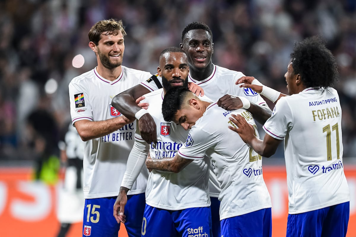 El Lyon, descendió a la segunda división francesa || El Lyon, descendió a la segunda división francesa ||