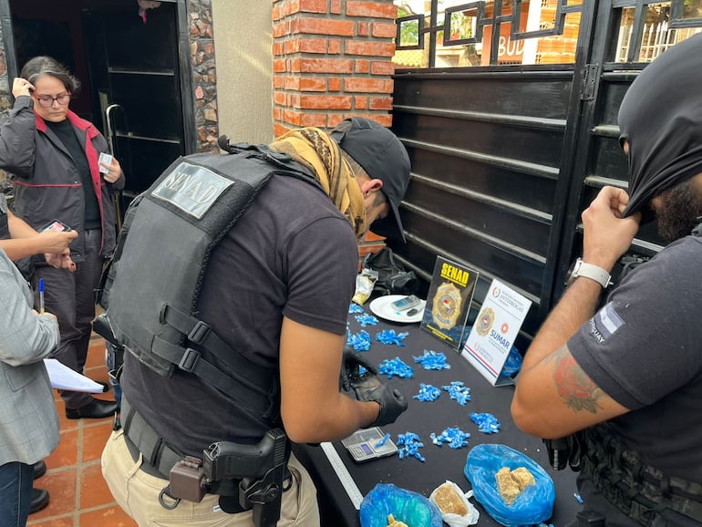 Incautan cocaína y crack en barrio Tablada de Asunción