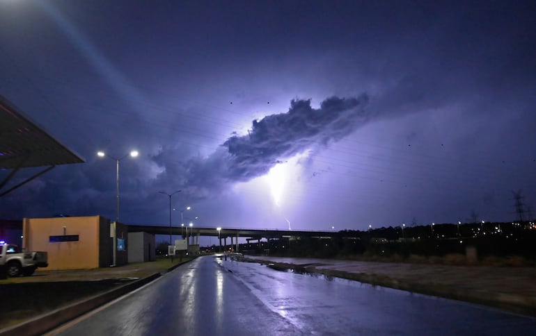 Meteorología: Asunción y cuatro departamentos en alerta por tormentas – Clima