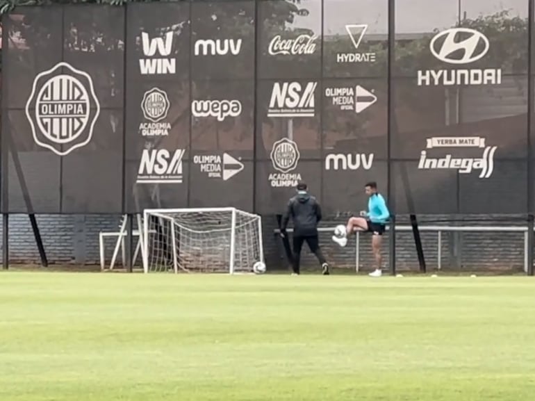 Vídeo: Derlis González continúa entrenando diferenciado – Olimpia