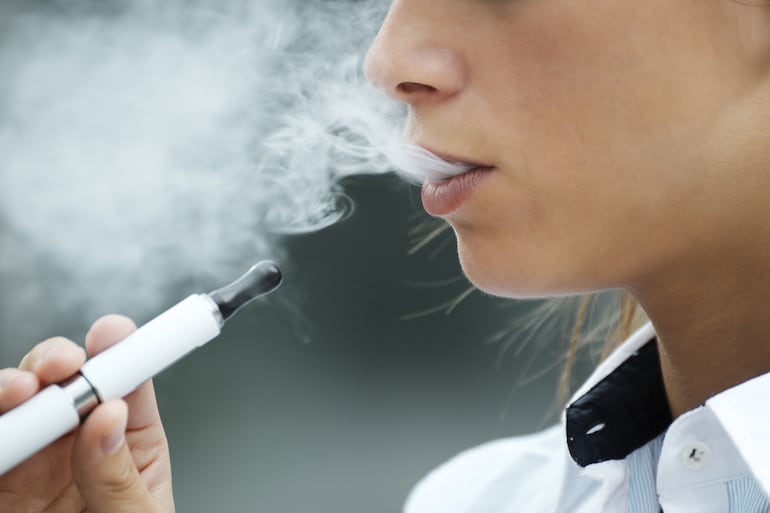 Senado buscará sancionar ley que prohíbe la venta de vapeadores a menores de edad y regula su uso