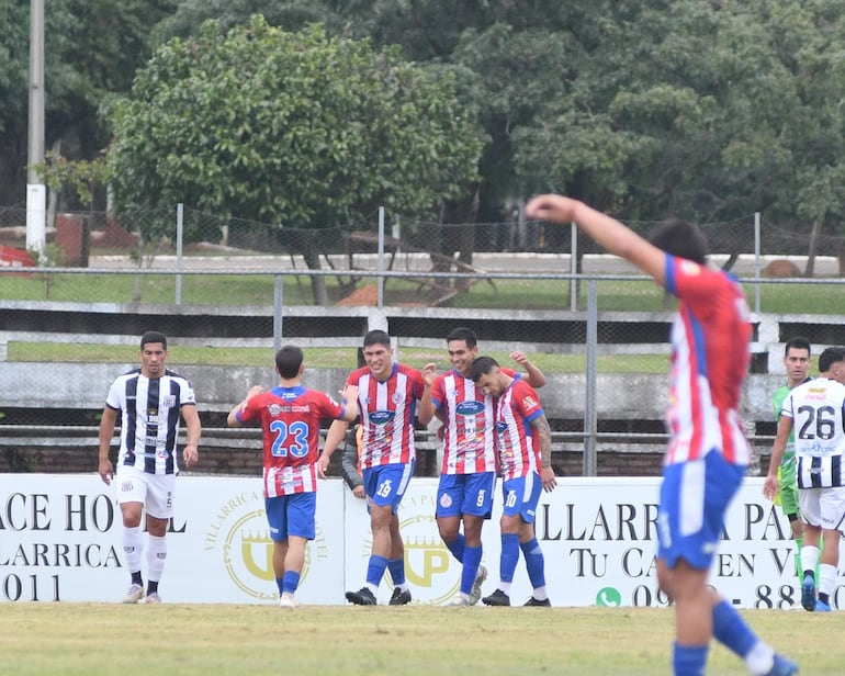Pastoreo festeja en Villarrica y escala en la clasificación – Fútbol de Intermedia