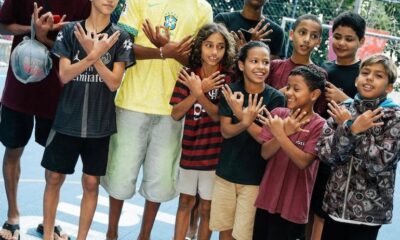 Yamal juega con niños en la mayor favela de Brasil – Fútbol