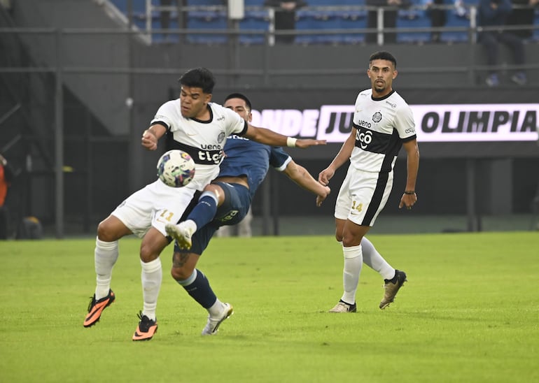 Olimpia 1-Racing 4: El Expreso, fuera de carril – Fútbol