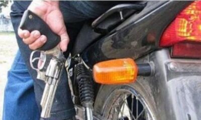 Ladrones sustraen una moto tras luchar con una joven de 14 años.