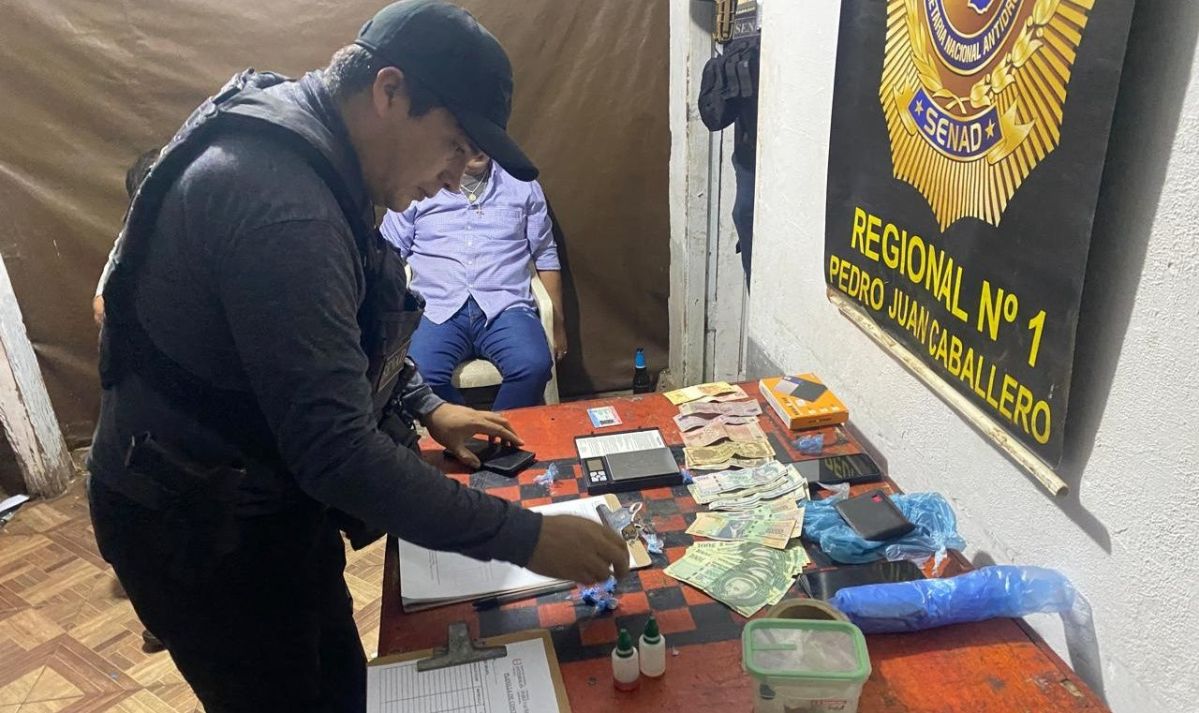 Desmantelamiento del microtráfico en Pedro Juan Caballero con la captura de dos individuos. Desmantelamiento del microtráfico en Pedro Juan Caballero con la captura de dos individuos.