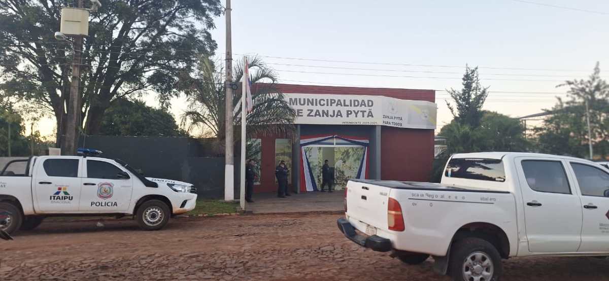 Intendente acusado de usurpación. Intendente acusado de usurpación.