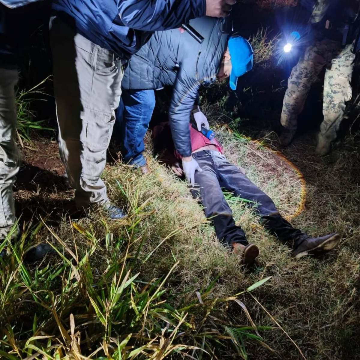 Indagan el descubrimiento de un cuerpo con evidencias de asesinato en Pedro Juan Caballero. Indagan el descubrimiento de un cuerpo con evidencias de asesinato en Pedro Juan Caballero.