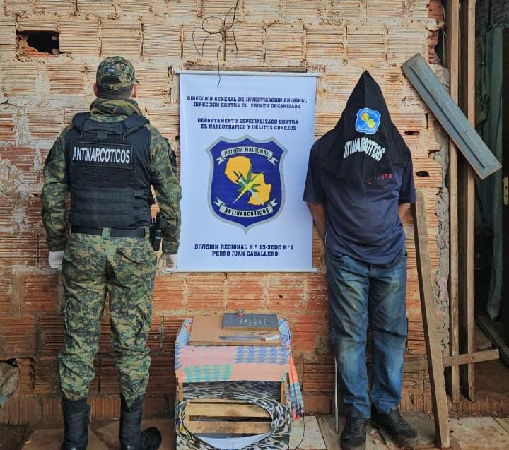 Detienen a un hombre y confiscan crack durante un operativo en Pedro Juan Caballero. Detienen a un hombre y confiscan crack durante un operativo en Pedro Juan Caballero.