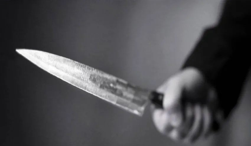 Mujer arrestada en Pedro Juan Caballero por herir con un cuchillo a su hija de 16 años en medio de una pelea relacionada con drogas. Mujer arrestada en Pedro Juan Caballero por herir con un cuchillo a su hija de 16 años en medio de una pelea relacionada con drogas.