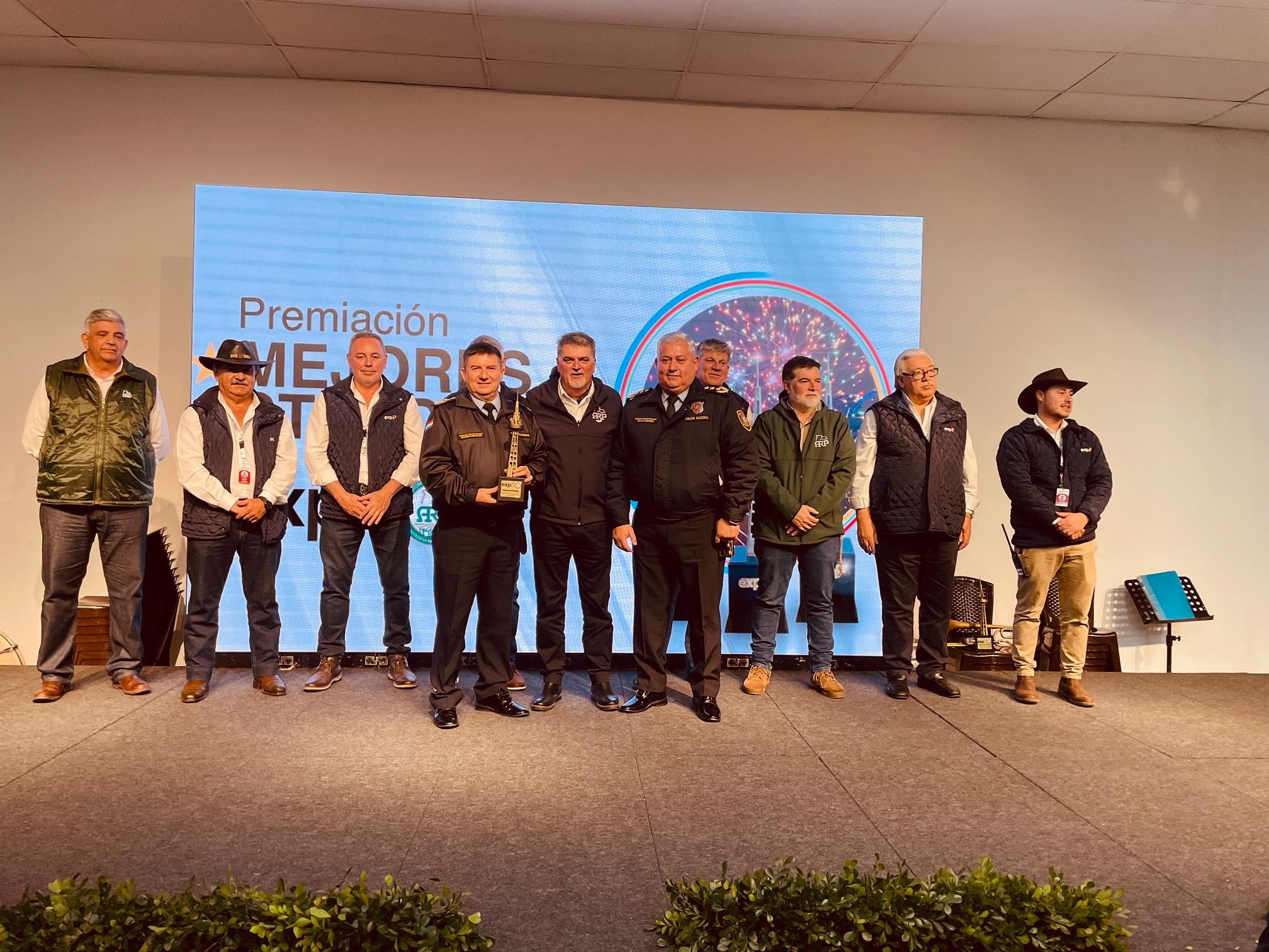 Noche de premiación y presentación de Orquesta Sinfónica Policía Nacional
