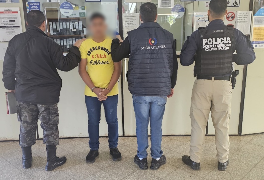 Expulsión de ciudadanos brasileños con orden de captura pendiente