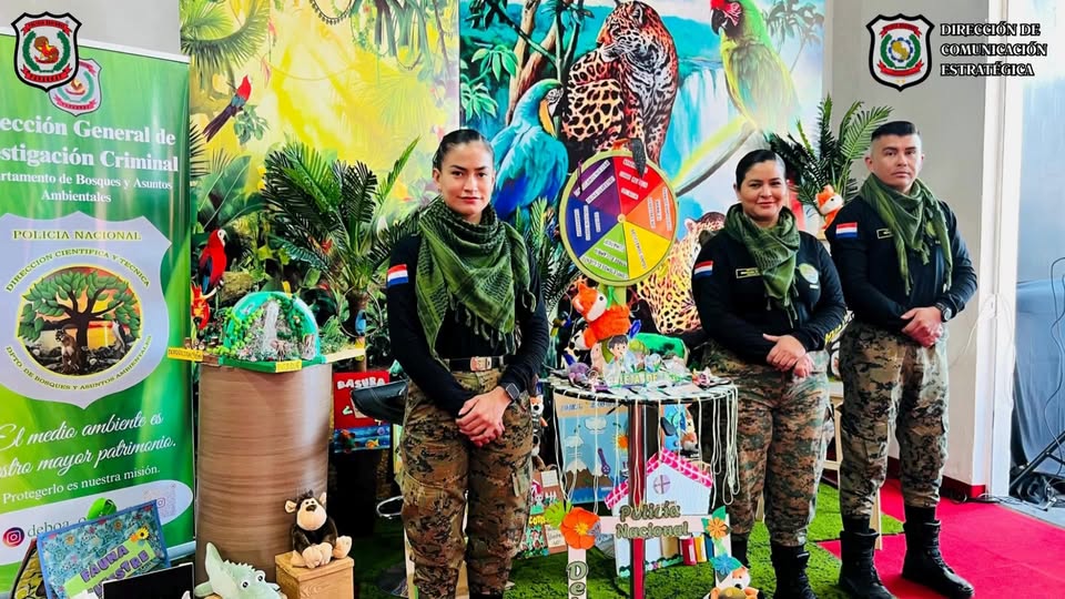 Es un honor proteger y servir en la Policía Nacional Es un honor proteger y servir en la Policía Nacional