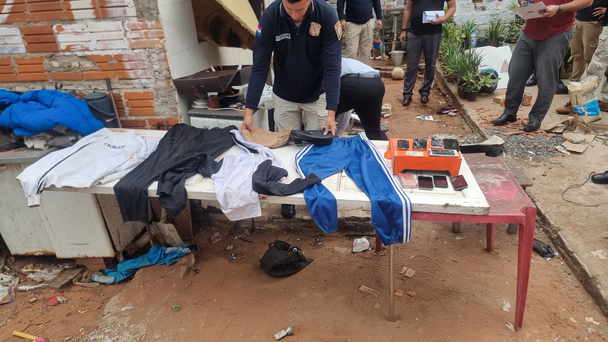 Central realiza allanamiento simultáneo en viviendas tras robo grave