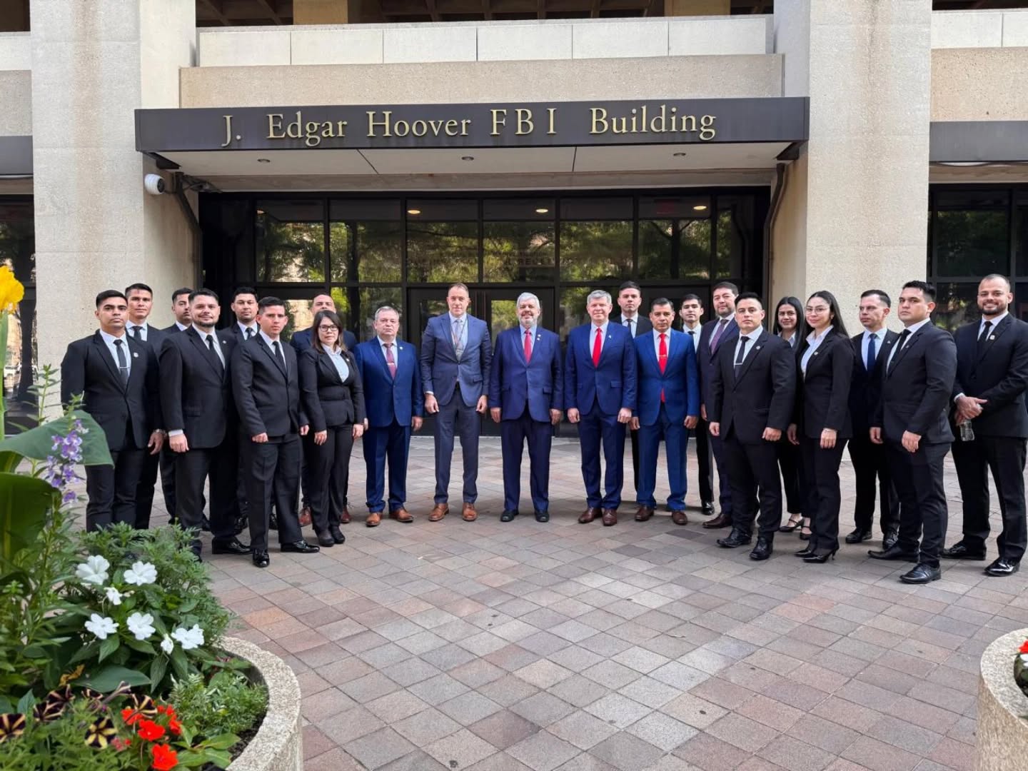 Ministro del Interior visita sede FBI y fortalece cooperación criminal Ministro del Interior visita sede FBI y fortalece cooperación criminal