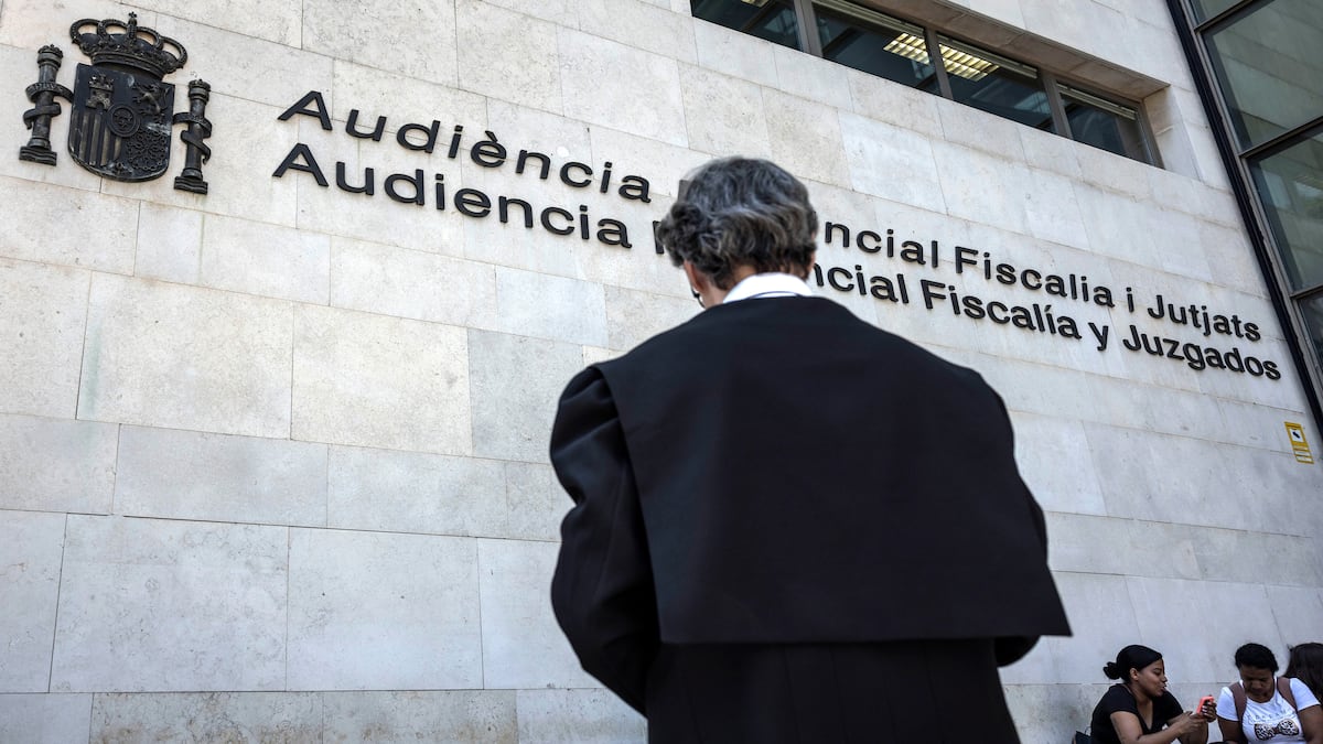 Bolaños afirma que solo un juez y 28 fiscales comunicaron su participación en la huelga para descartar su salario | España