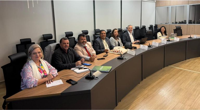 Carlos Bernardo realiza una agenda en Brasília para discutir la visita de Lula a MS y la regularización de tierras.