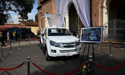 Con exhibición de fotos y el “papamóvil” conmemoran visita del papa Francisco a Paraguay