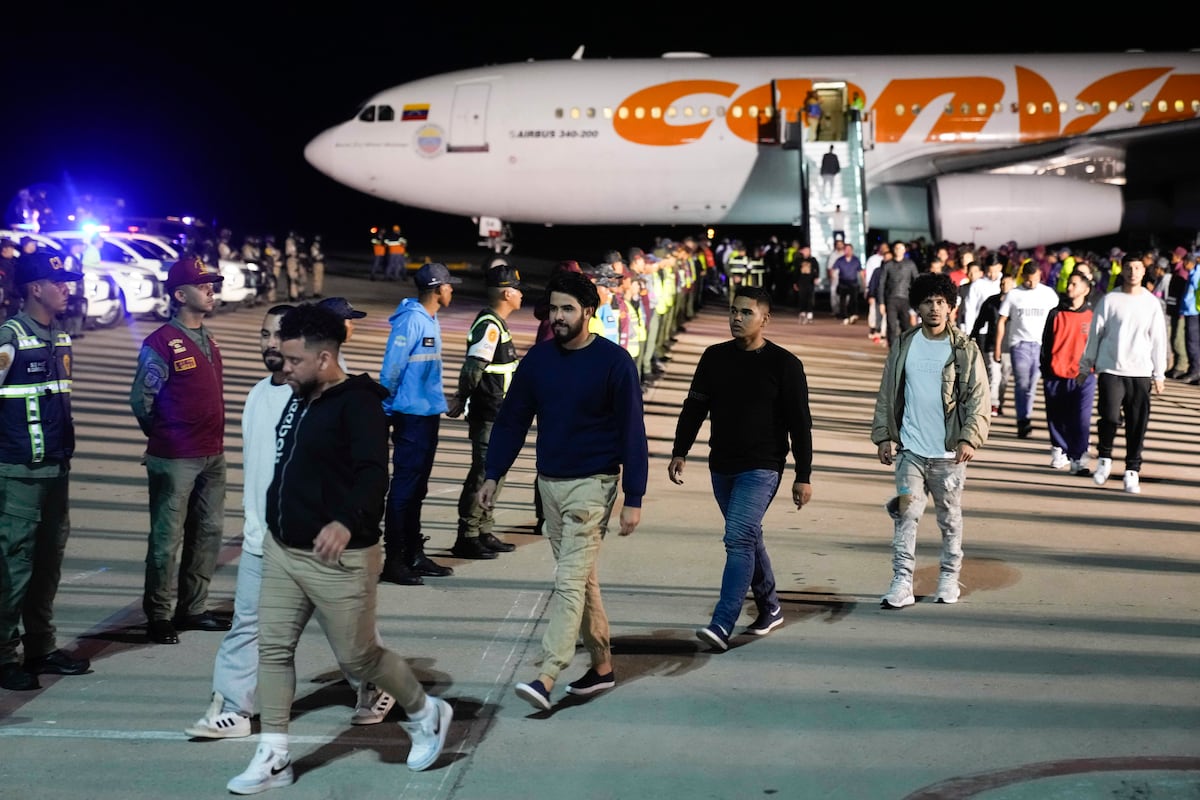 Estados Unidos rompe su récord con 209 vuelos de deportación en junio después de registrar el primer aumento importante en la era de Trump | Inmigración en los Estados Unidos Estados Unidos rompe su récord con 209 vuelos de deportación en junio después de registrar el primer aumento importante en la era de Trump | Inmigración en los Estados Unidos