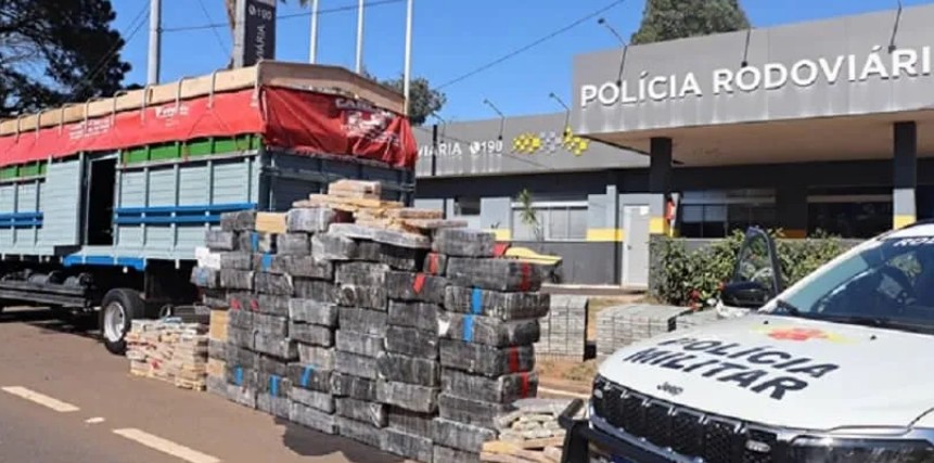 Gran cargamento de marihuana y skunk incautados en camión con chapa paraguaya en Brasil
