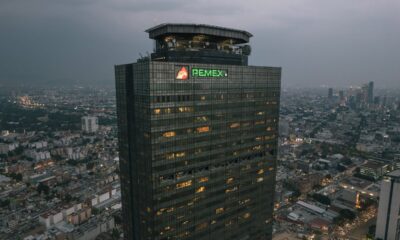 México busca refinanciar la gigantesca deuda de Pemex lo antes posible