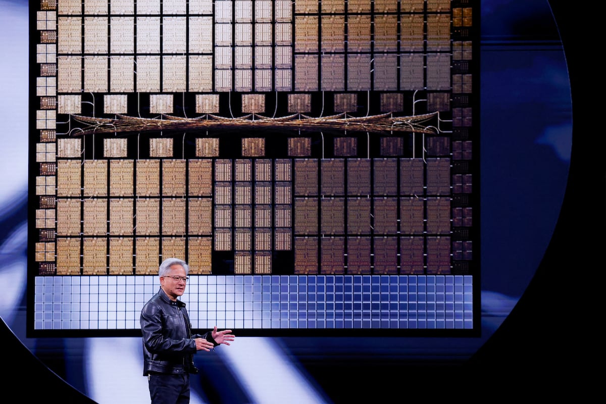 Nvidia, el gigante de los cuatro mil millones, desencadena nuevos máximos históricos en el mercado de valores cuando vende chips de IA en China | Economía Nvidia, el gigante de los cuatro mil millones, desencadena nuevos máximos históricos en el mercado de valores cuando vende chips de IA en China | Economía