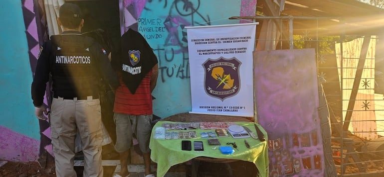 Capturan a vendedor de crack y marihuana desmenuzada. Capturan a vendedor de crack y marihuana desmenuzada.