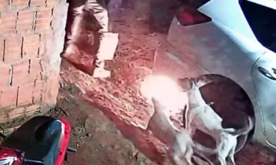 Incendian un auto por conflictos entre residentes en Pedro Juan Caballero.