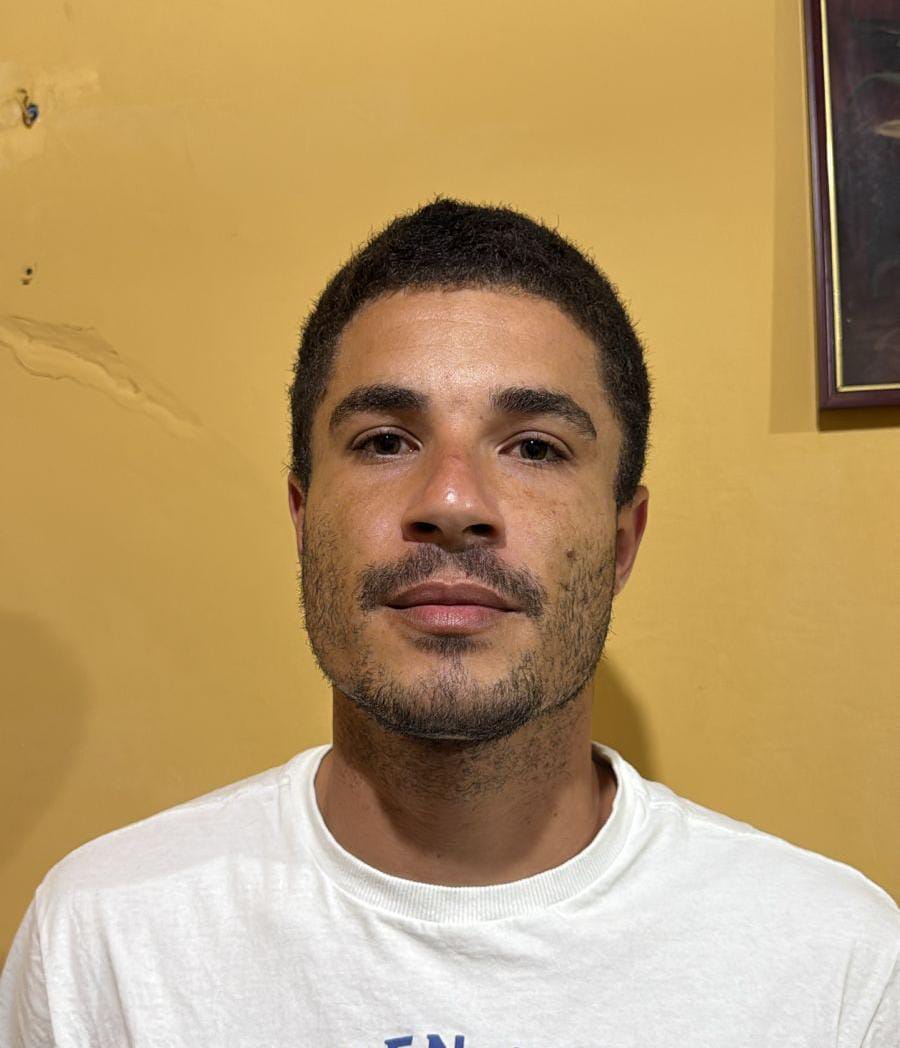 Arrestan en Pedro Juan Caballero a un peligroso delincuente brasileño buscado por asesinato y otros crímenes. Arrestan en Pedro Juan Caballero a un peligroso delincuente brasileño buscado por asesinato y otros crímenes.