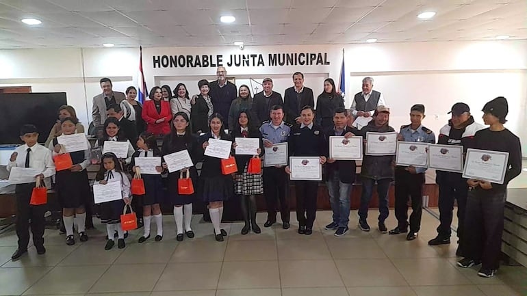 Celebran un certamen de poesía y reconocen a los «mejores amigos». Celebran un certamen de poesía y reconocen a los «mejores amigos».