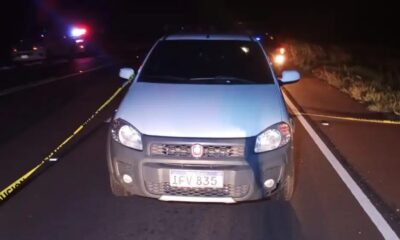 Fuego cruzado entre dos vehículos provoca heridos y una persona desaparecida.