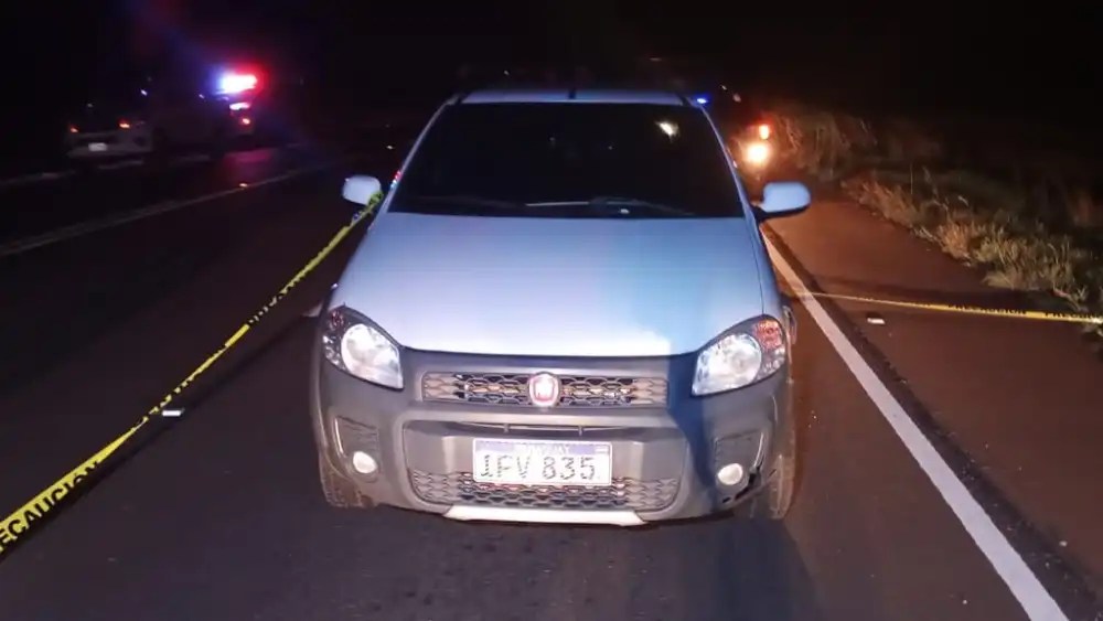 Fuego cruzado entre dos vehículos provoca heridos y una persona desaparecida. Fuego cruzado entre dos vehículos provoca heridos y una persona desaparecida.