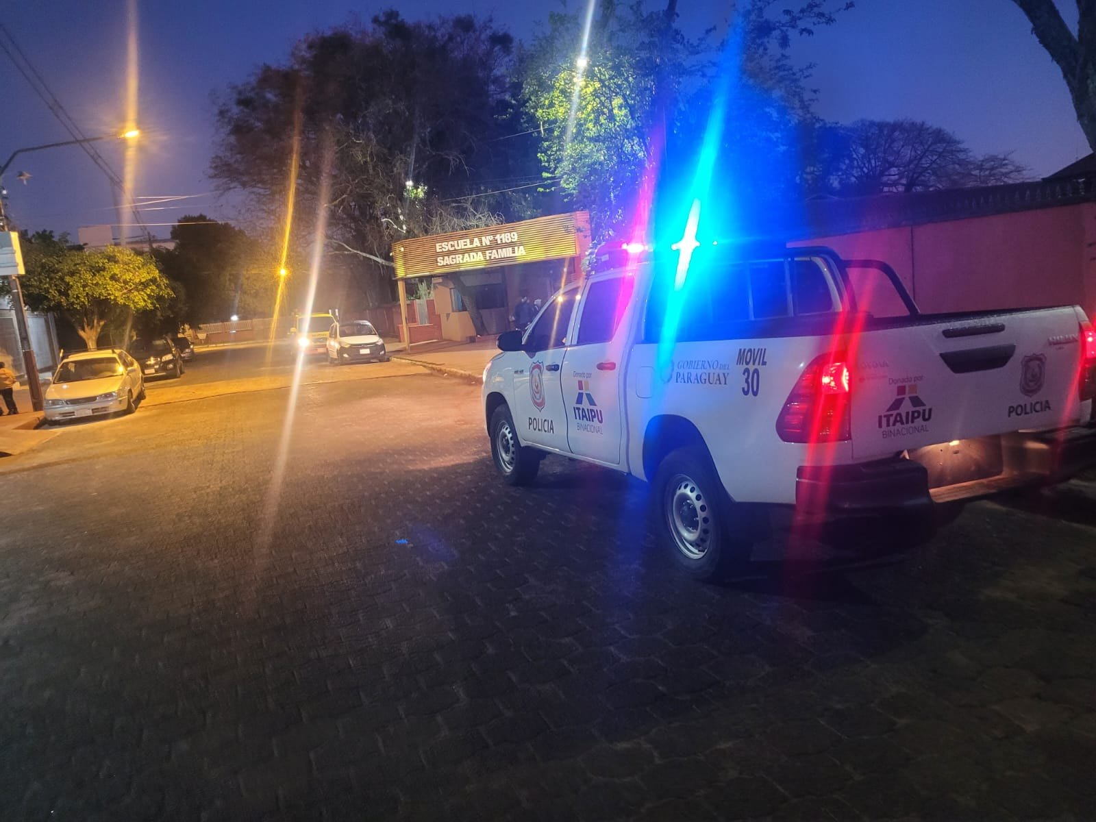 Cobertura policial garantizando seguridad en escuelas del Alto Paraná