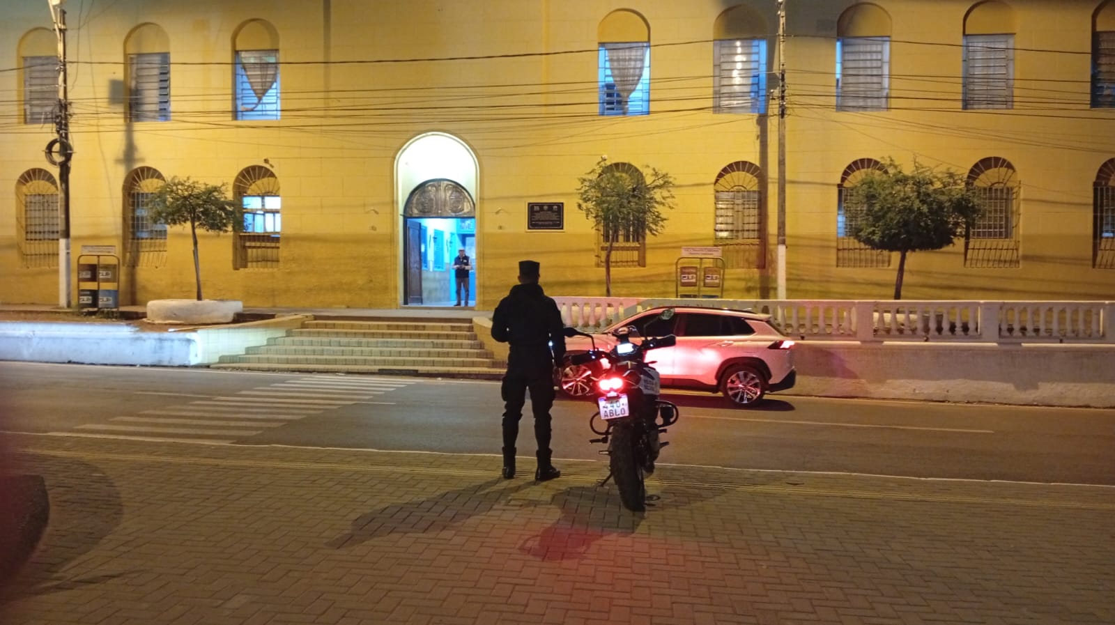 Cobertura policial garantiza seguridad al ingreso de estudiantes Cobertura policial garantiza seguridad al ingreso de estudiantes
