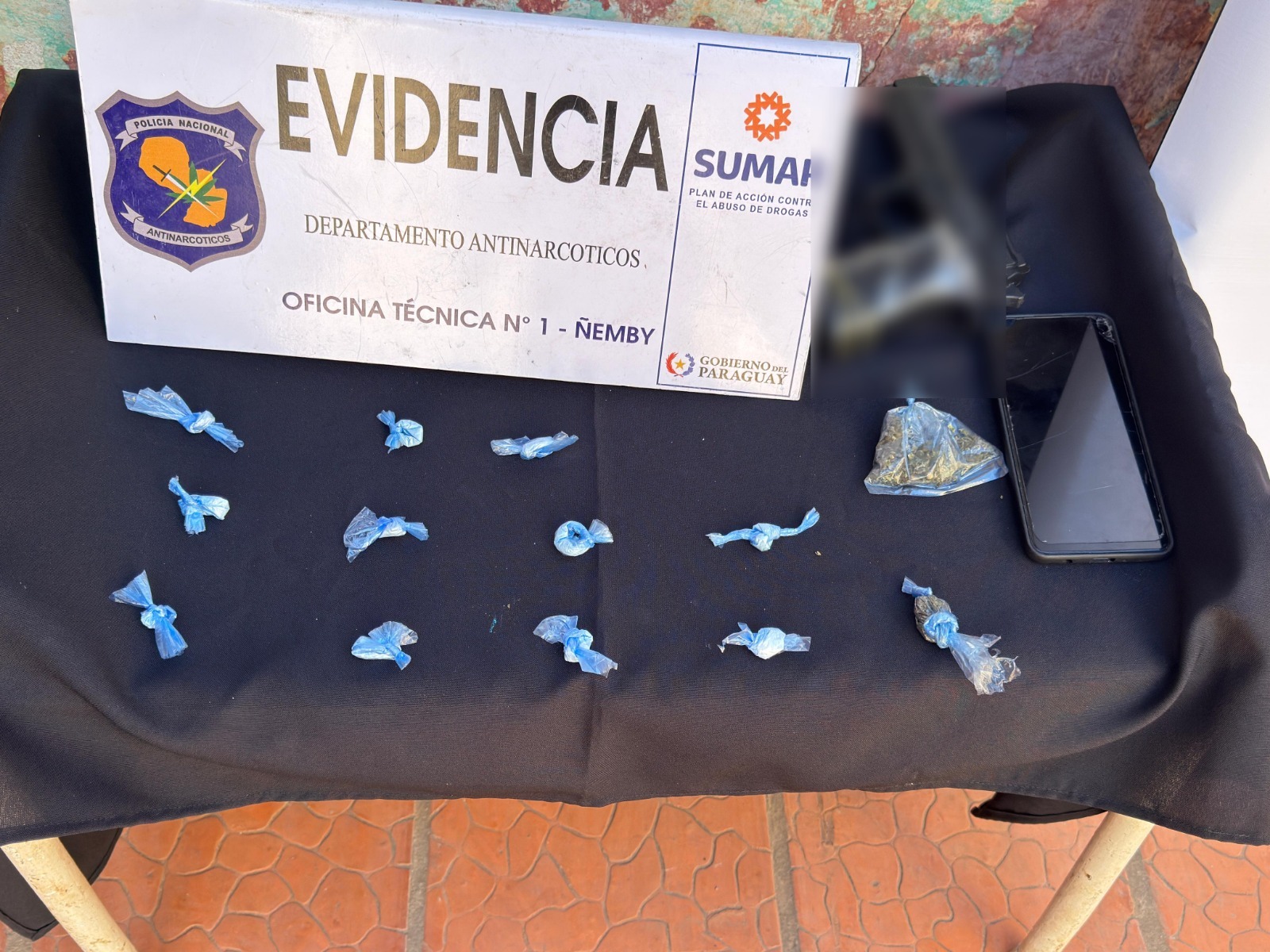 Tres personas detenidas en allanamiento antidrogas en Lambaré, Paraguay Tres personas detenidas en allanamiento antidrogas en Lambaré, Paraguay