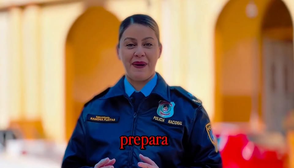 La Policía Nacional de Paraguay rinde homenaje a la Madre La Policía Nacional de Paraguay rinde homenaje a la Madre