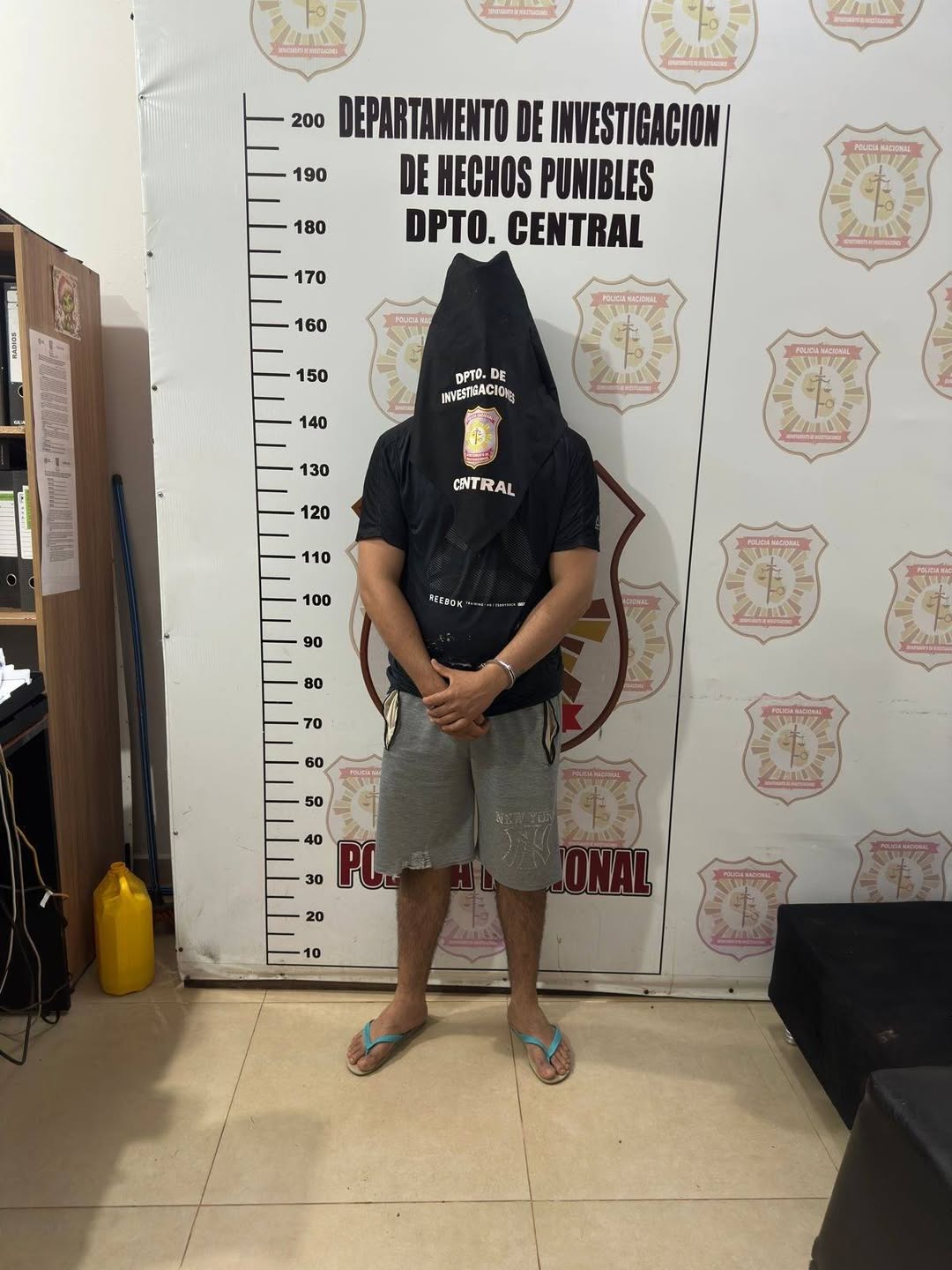 Detienen hombre de 27 años por orden de captura. Detienen hombre de 27 años por orden de captura.
