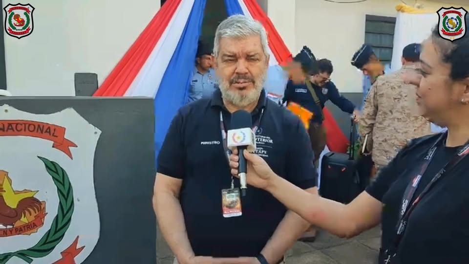 Honores a la Policía Nacional del Paraguay en su día Honores a la Policía Nacional del Paraguay en su día