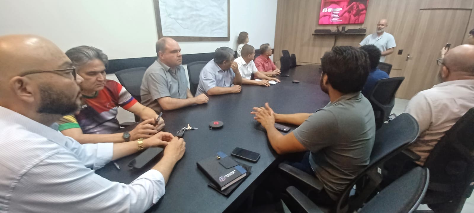 Cámara Municipal recibe al director del Instituto “Mais Saúde”, nuevo gestor del HR. Cámara Municipal recibe al director del Instituto “Mais Saúde”, nuevo gestor del HR.