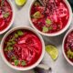 Con frutas, almendras o menta: buenos gazpachos empaquetados que dejan la receta tradicional | El comediante | Gastronomía