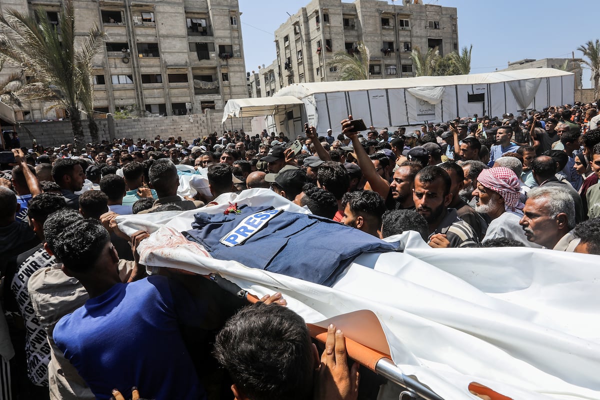 Dos ataques israelíes contra el Hospital Nasser en Gaza matan al menos a 20 personas, incluidos cinco periodistas | Internacional Dos ataques israelíes contra el Hospital Nasser en Gaza matan al menos a 20 personas, incluidos cinco periodistas | Internacional